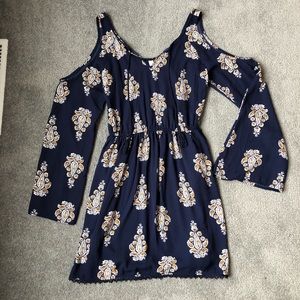 Key hole, long sleeve dress